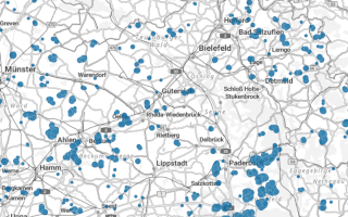 Zu sehen ist eine Darstellung der Windenergieanlagen in einen Teil von Nordrhein-Westfalen als blaue Kreise. Die Kreise zeigen die kWh-Anzahl der Anlagen, wobei kleinere Kreise weniger kWh darstellen als größere Kreise.
